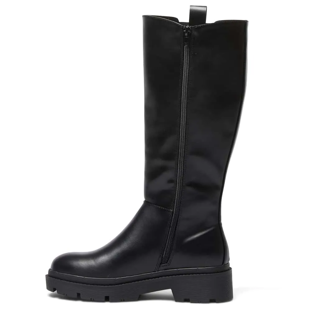 Yeezy Chelsea Boots Hero Boot in Black Smooth