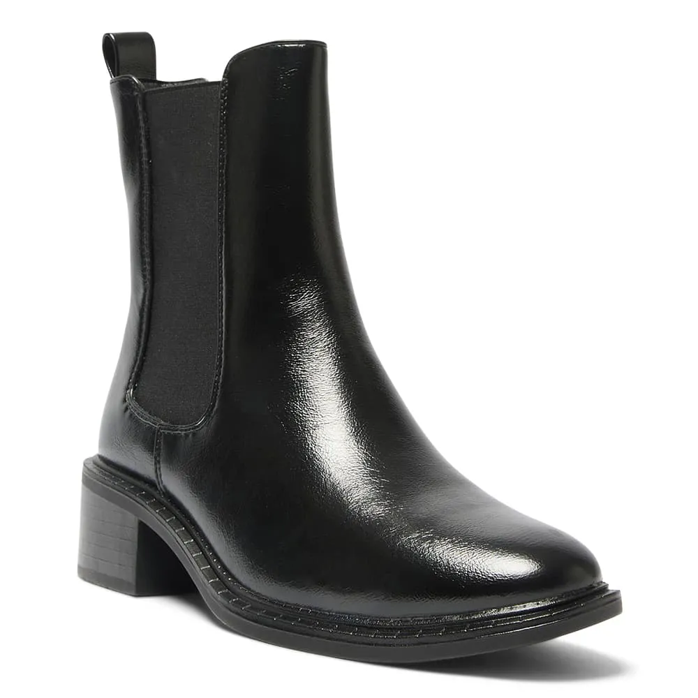 Chukka Boots Vs Chelsea Boots Bedford Boot in Black Crinkle