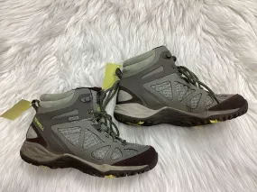 Boots Hiking By Merrell In Grey, Size:7 Boots Good For Hiking