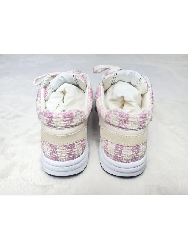 CC Logo Cotton Tweed Suede Calfskin Low Top Sneakers Pink Ecru Chanel A Bathing Ape Sneakers