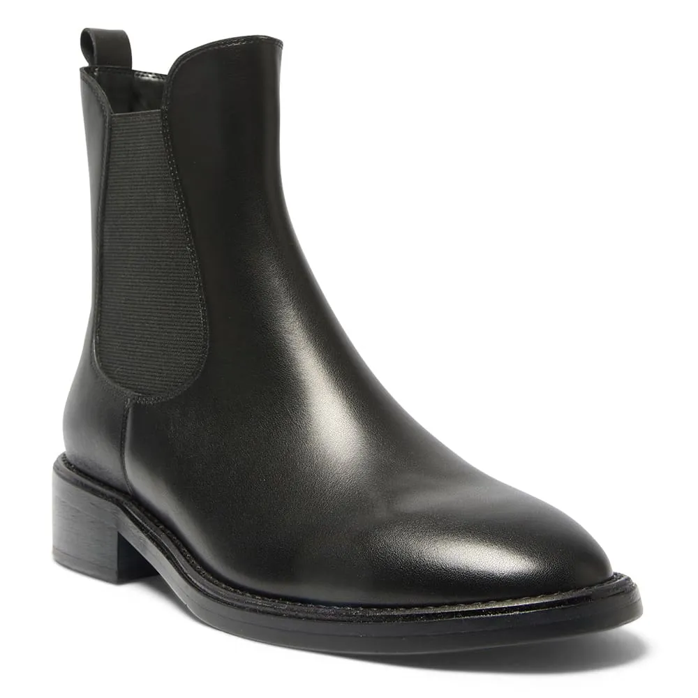 Cedric Boot in Black Leather Patent-leather Chelsea Boots