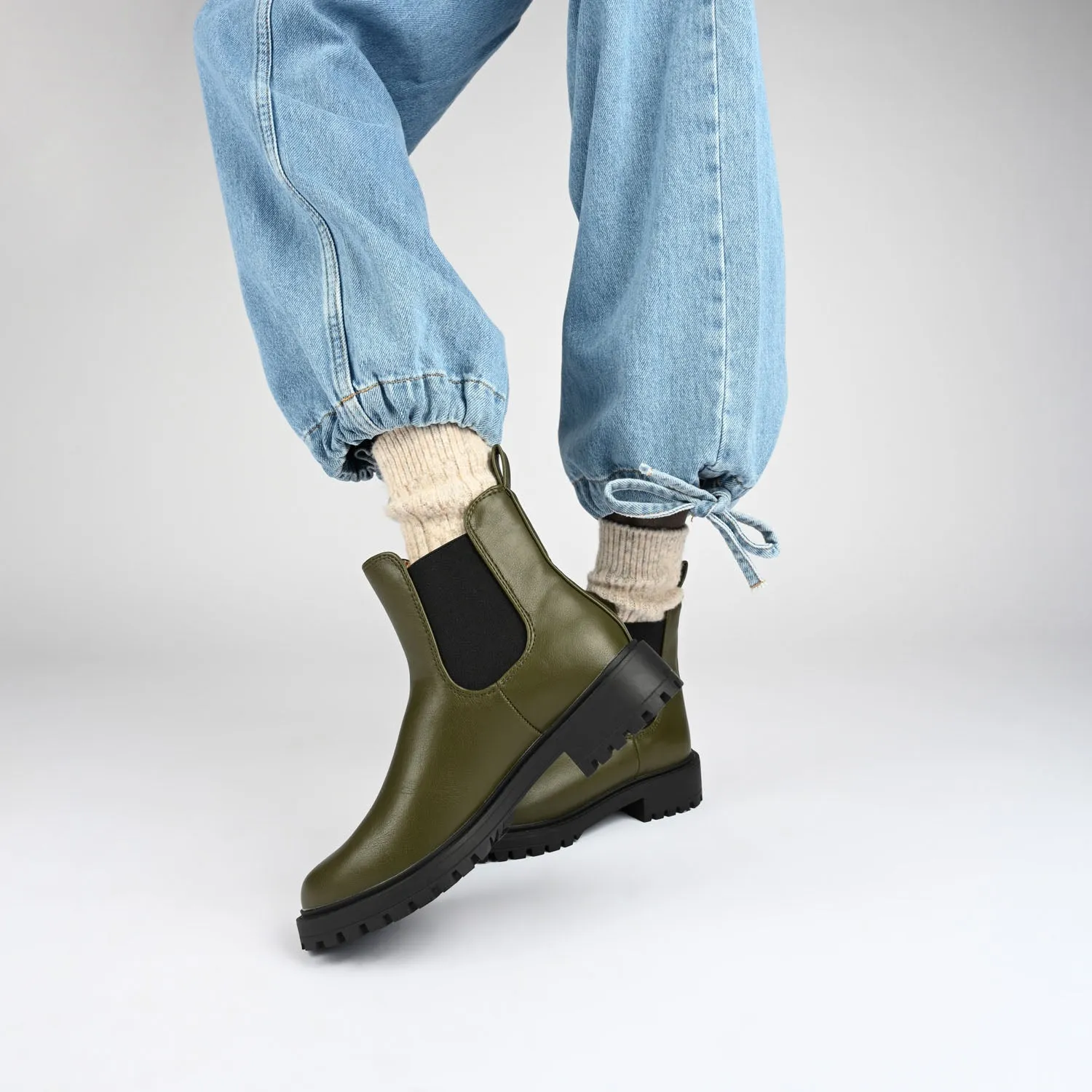 KENOVA CHELSEA BOOTIES IN VEGAN LEATHER