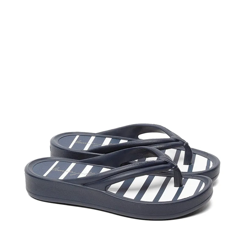 BREEZY Bandolino Flip Flops