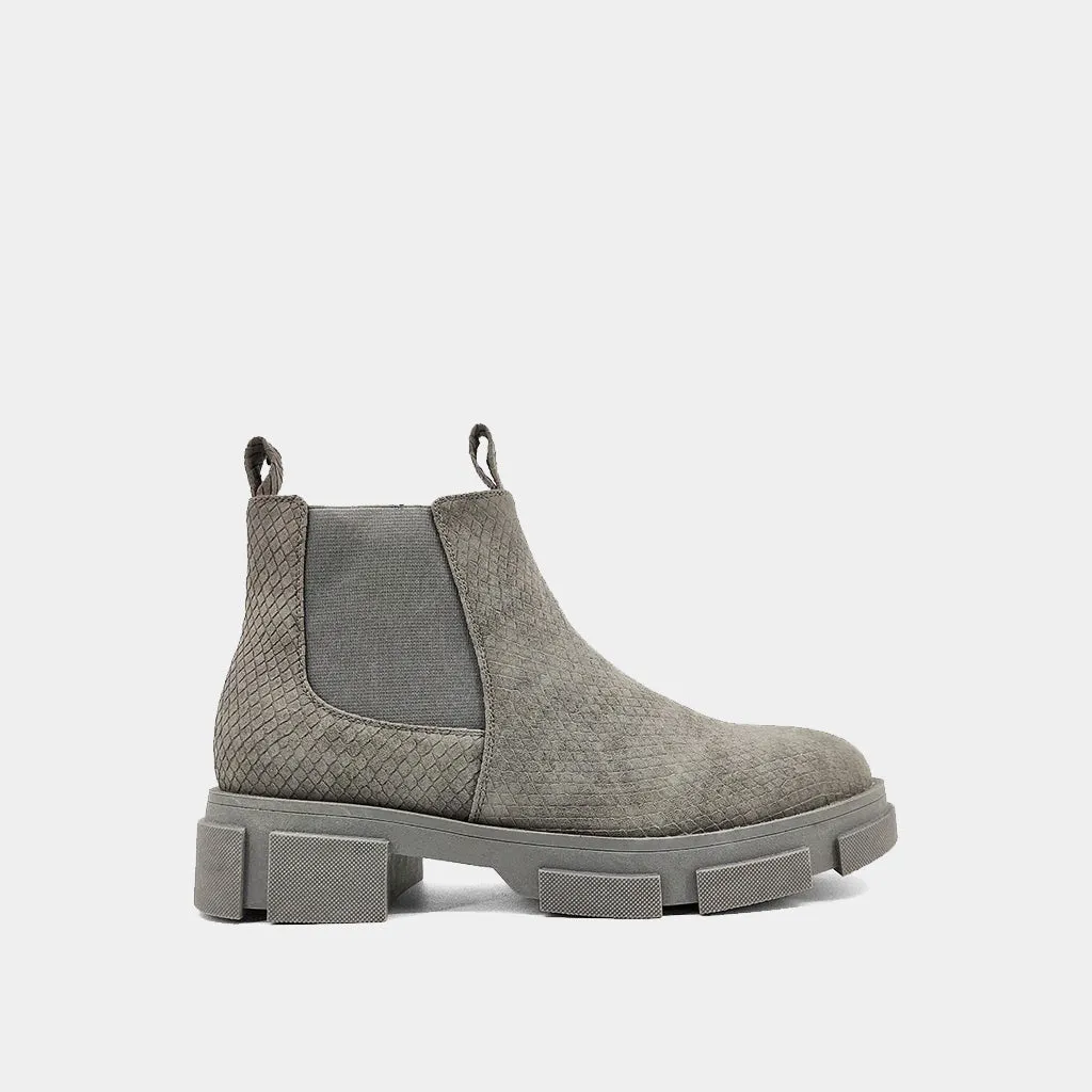 YOHANA Chelsea Boots At Work