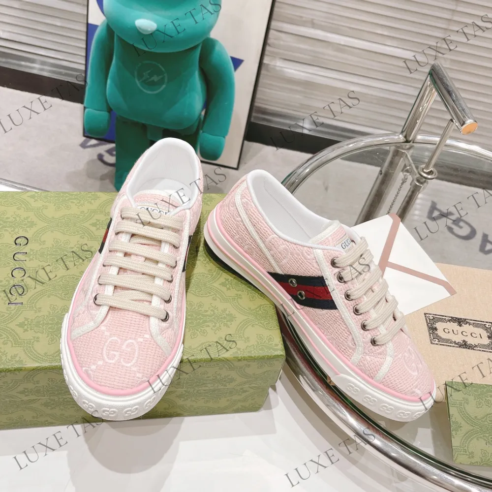 Gel Dedicate 8 Tennis Shoe Light Pink GG Tennis 1977 Sneaker Designer Sneakers for Women