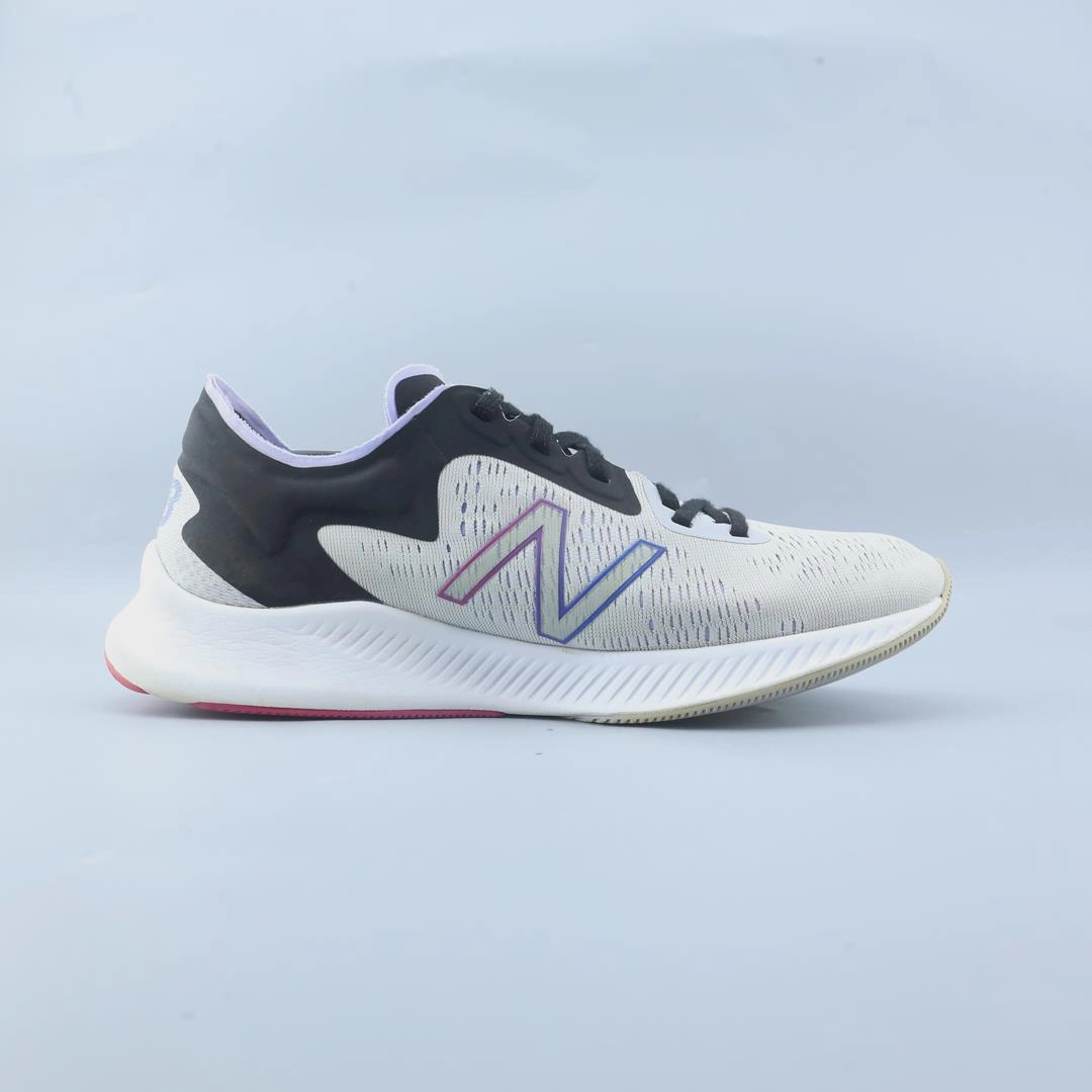 NEW BALANCE PESU V1 Women's New Balance Casual Sneakers