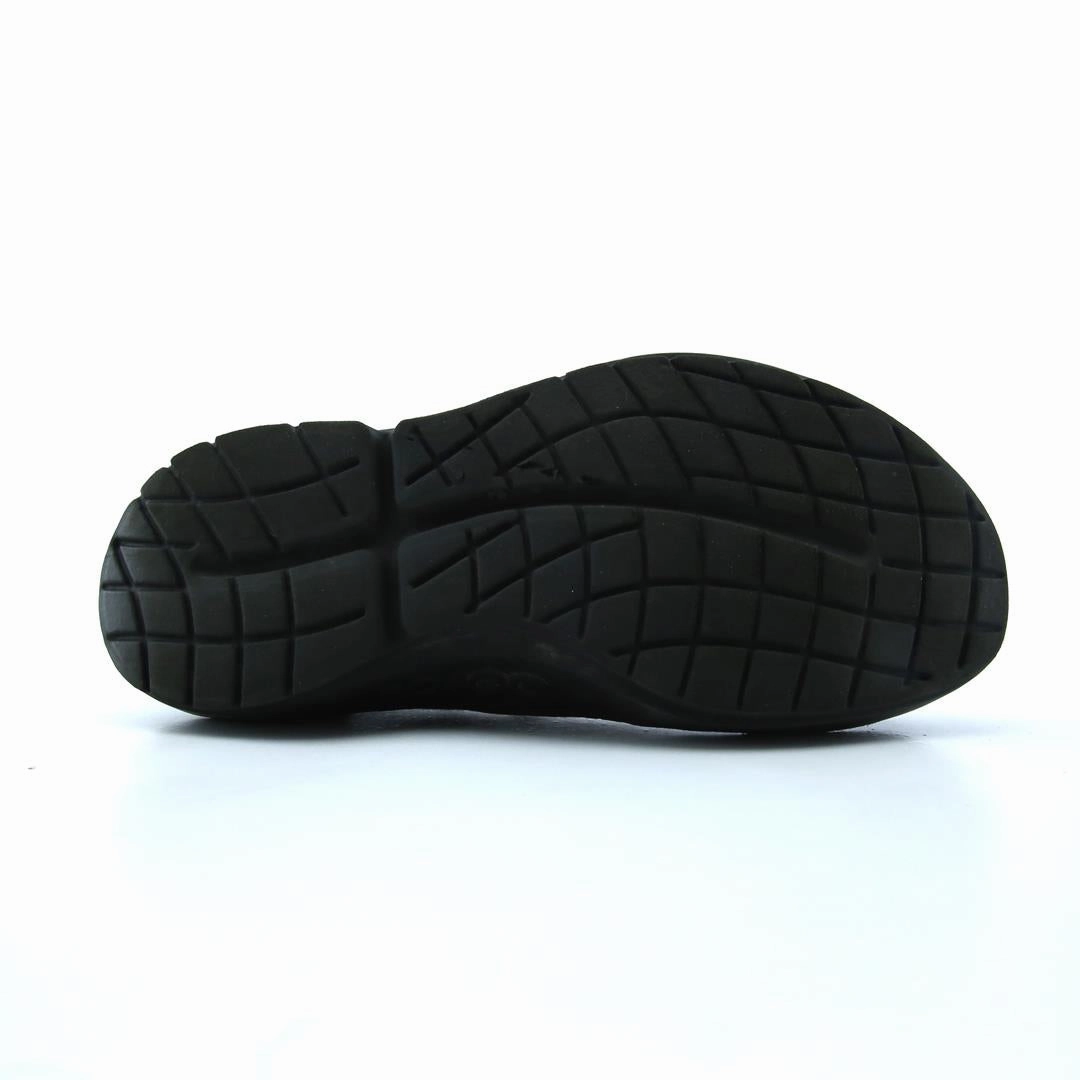 OOFOS  OOMG EEZEE LOW Laceless Slip On Sneakers