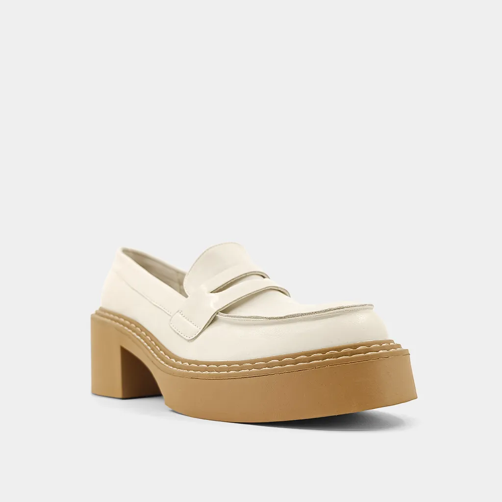 TABATHA Spiked Shoes Flats