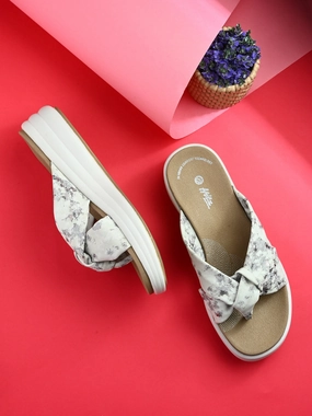 Saphira Knot Slippers Psyduck Slippers