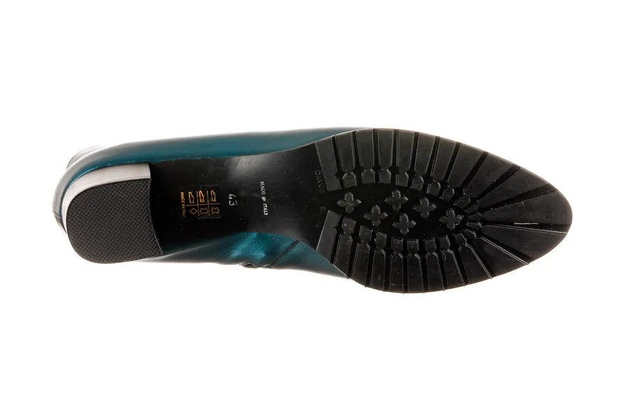 Wearing Ankle Boots With Pants Via Knox Blue